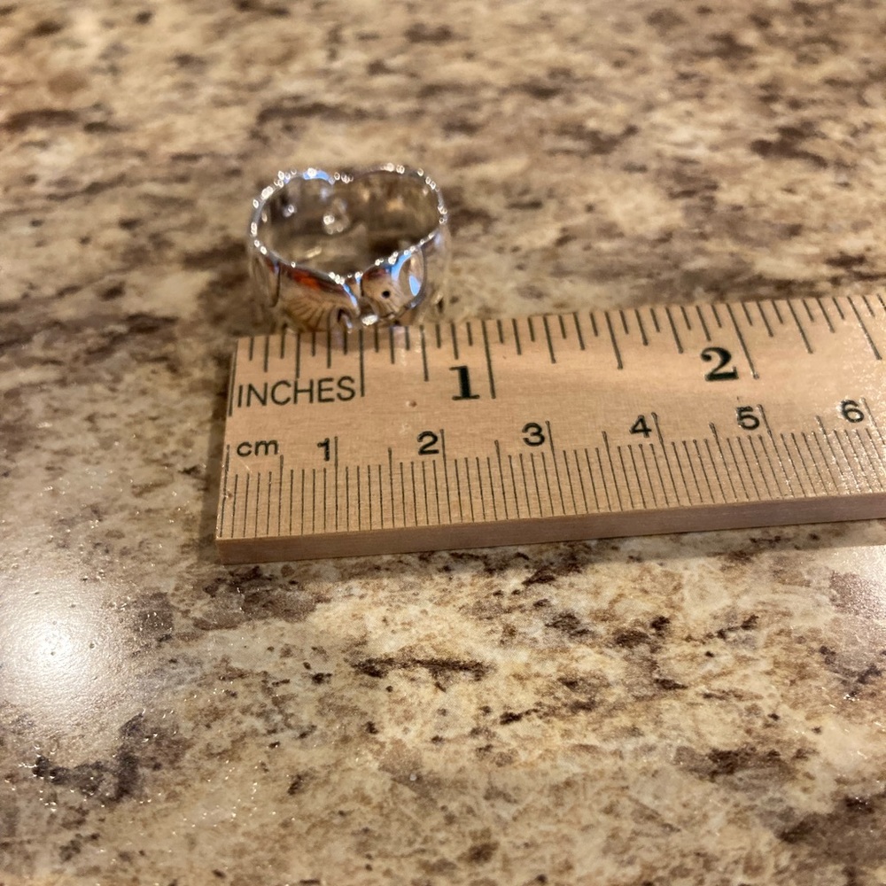 Elephant ring. - Picture 2 of 5